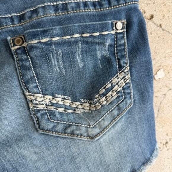 Y2K Stella Cutoffs Distressed Mid Rise BKE Denim Shorts | 27 - Picture 6 of 11